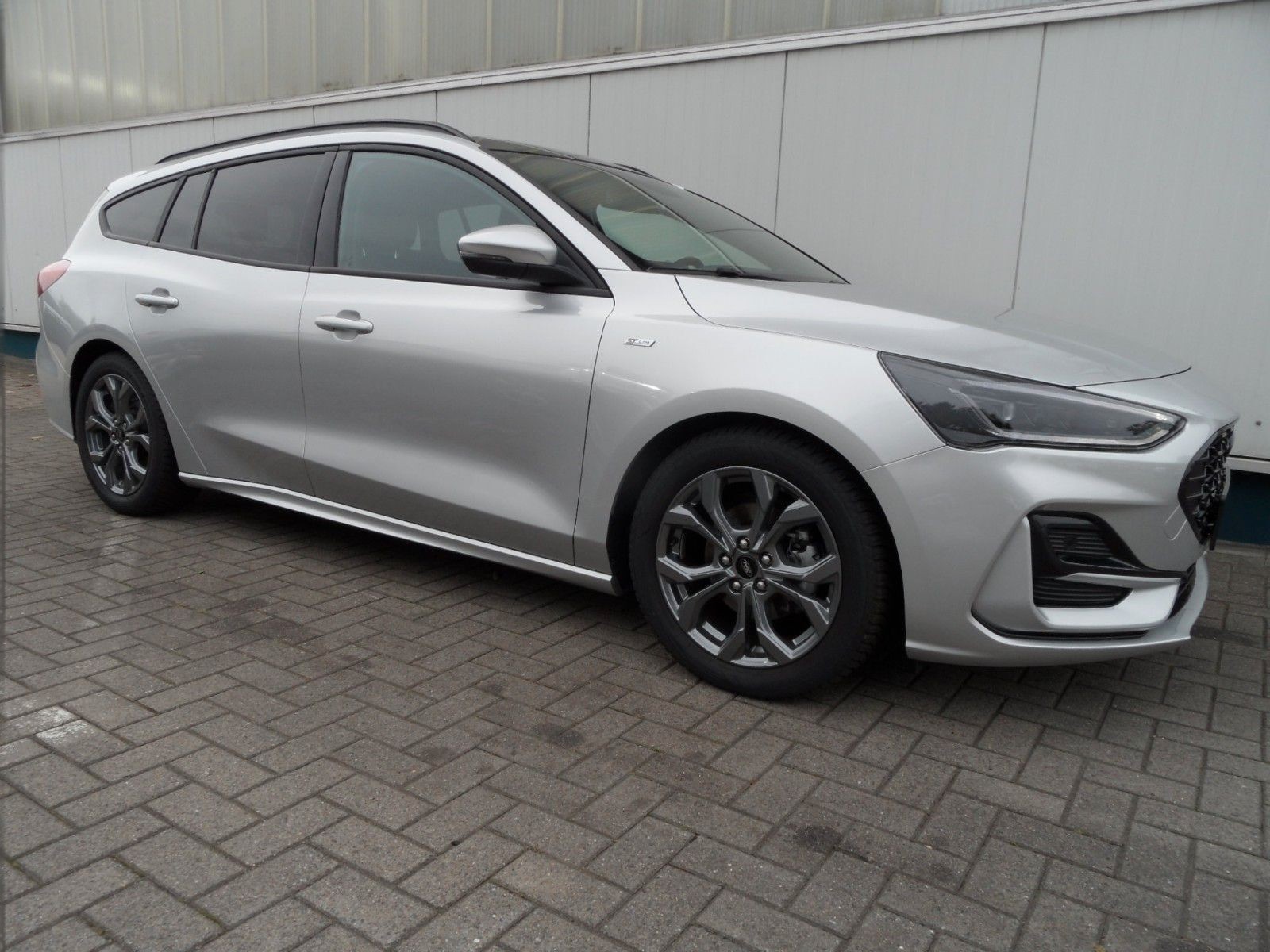 Ford Focus Turnier ST-Line X+Cam+Panoramadach+AHK+AT