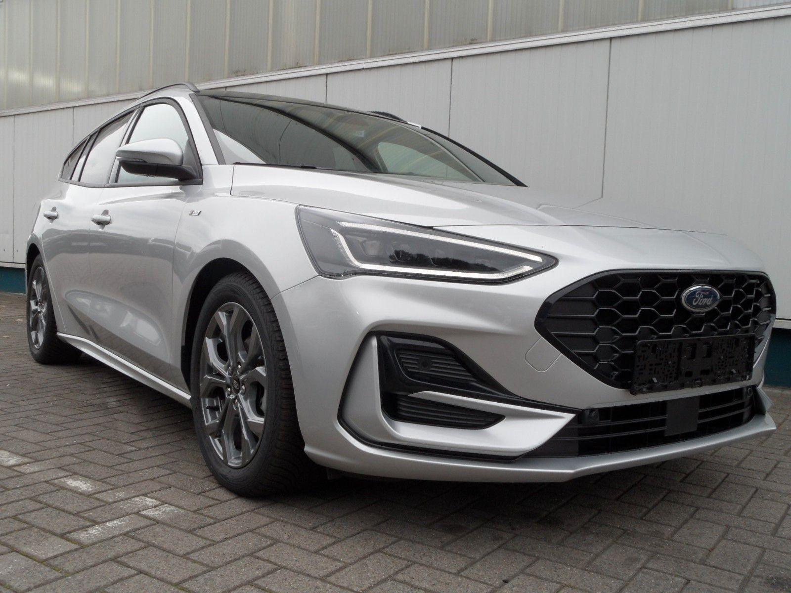 Ford Focus Turnier ST-Line X+Cam+Panoramadach+AHK+AT