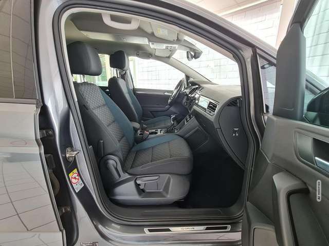 Volkswagen Touran IQ DRIVE, 7 Sitzer, R-Line, AHK ,Kamera, LED, Navi