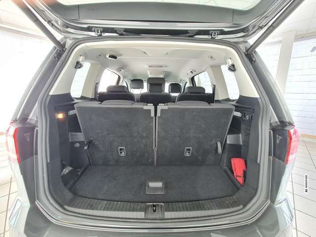Volkswagen Touran IQ DRIVE, 7 Sitzer, R-Line, AHK ,Kamera, LED, Navi