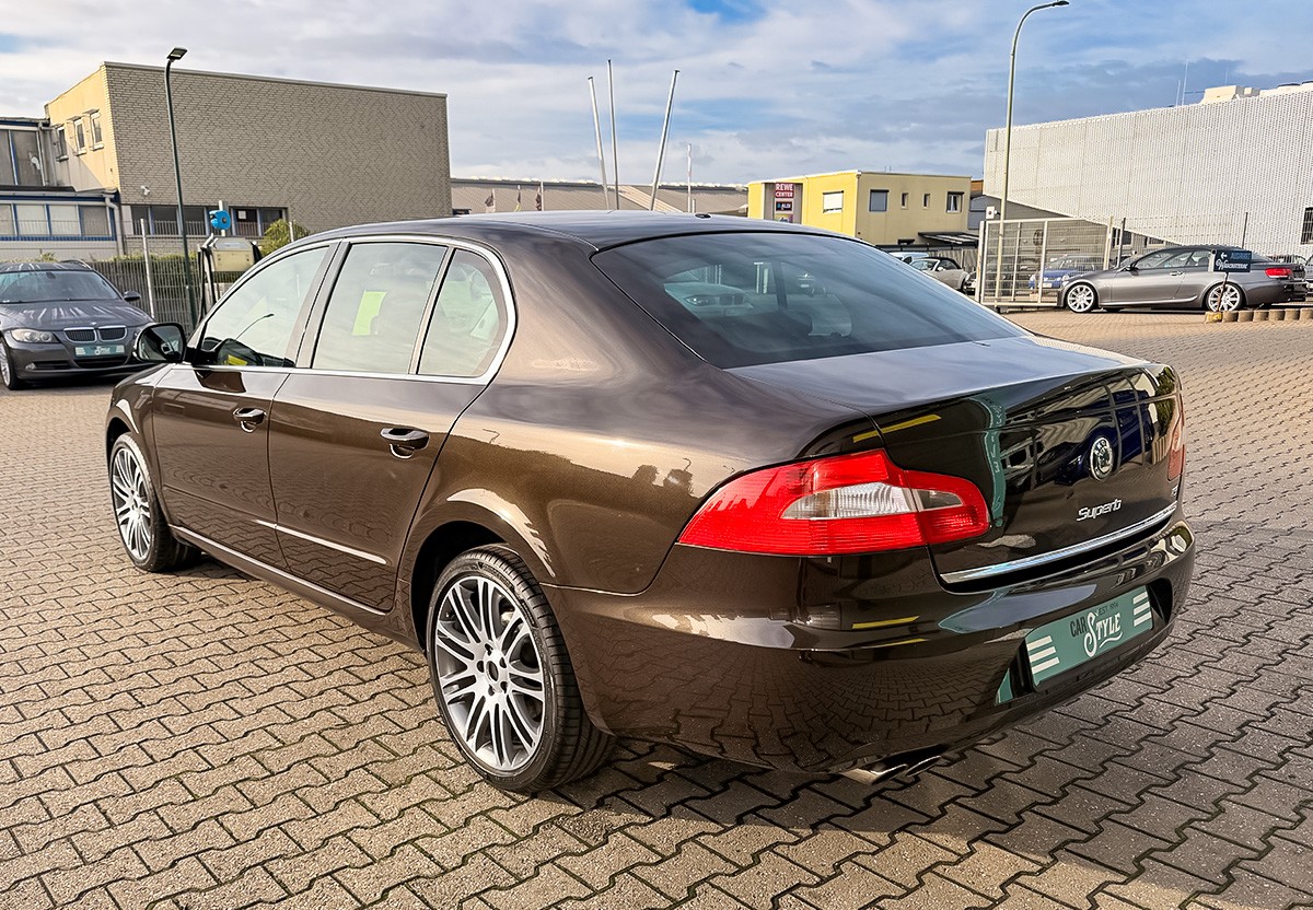 Skoda Superb 1.8 TSI Ambition 1.Hand SHZ AHK Xenon
