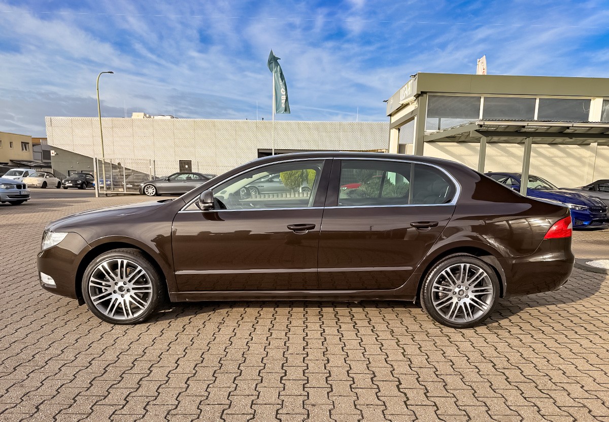 Skoda Superb 1.8 TSI Ambition 1.Hand SHZ AHK Xenon