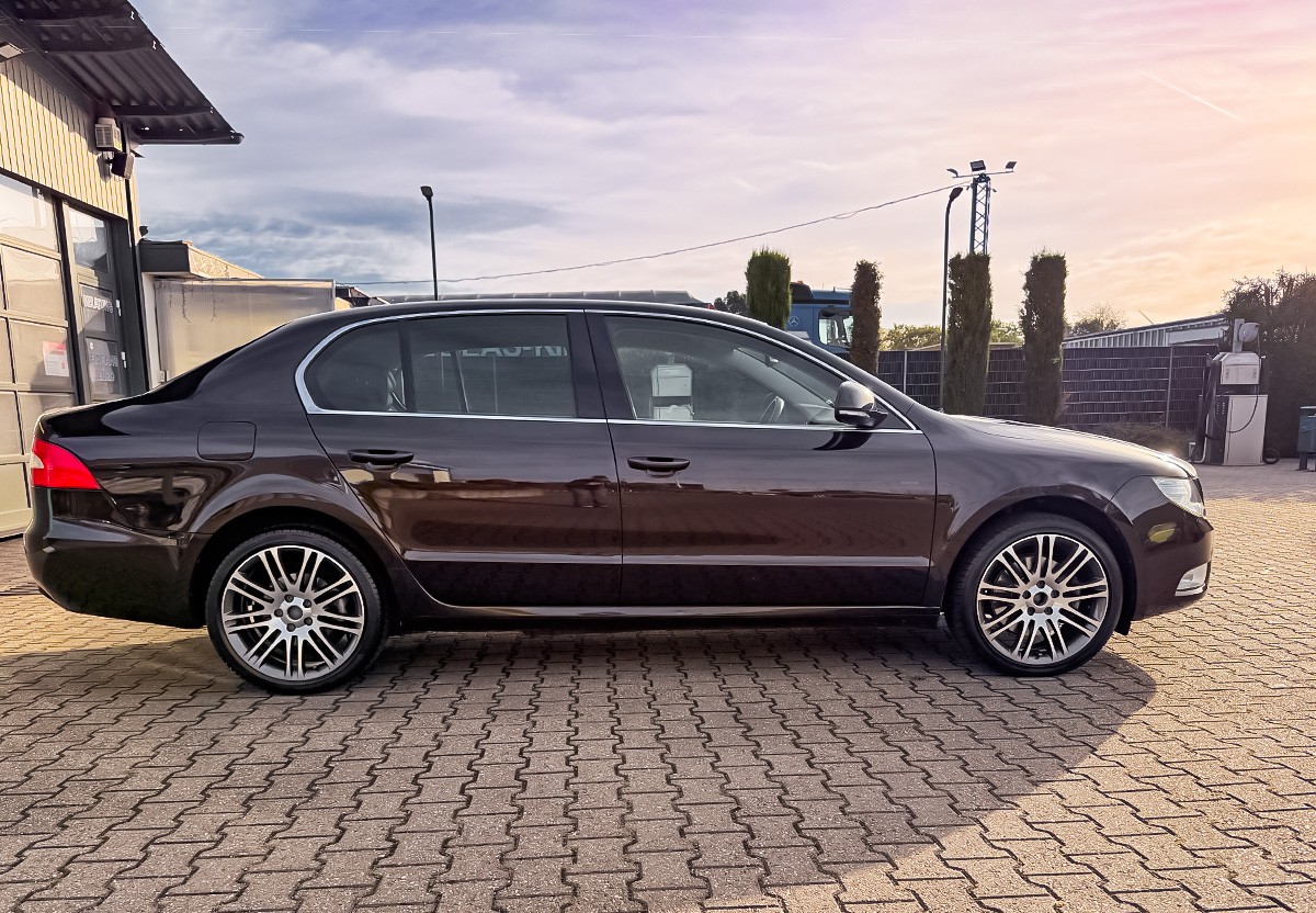 Skoda Superb 1.8 TSI Ambition 1.Hand SHZ AHK Xenon
