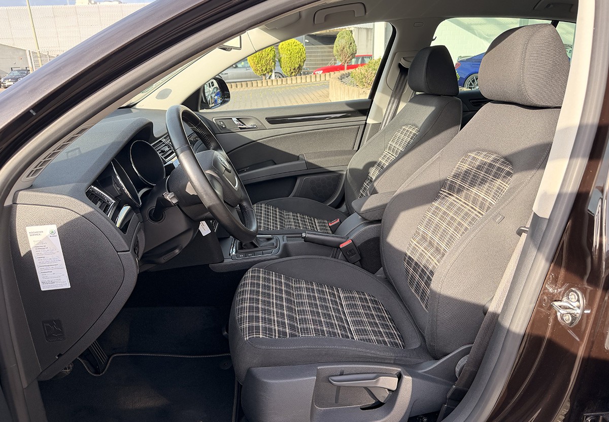 Skoda Superb 1.8 TSI Ambition 1.Hand SHZ AHK Xenon