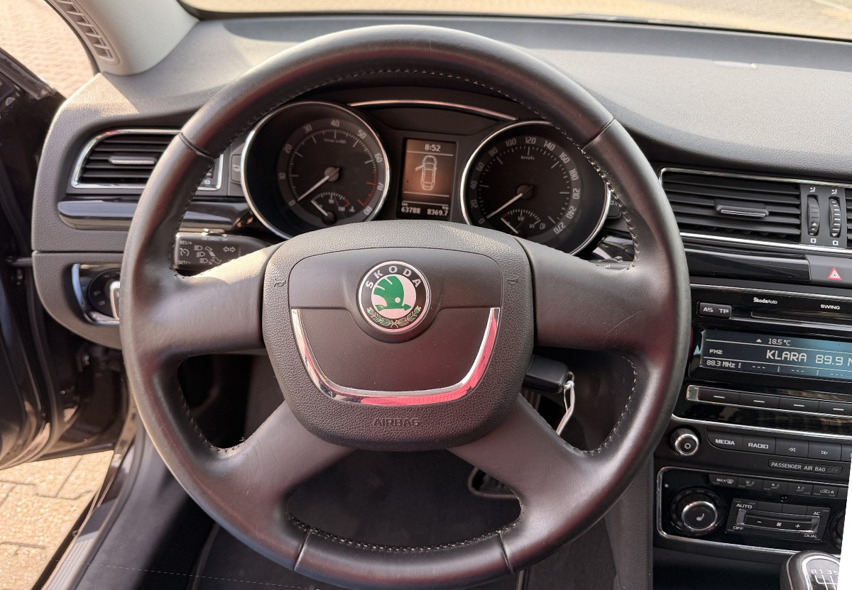 Skoda Superb 1.8 TSI Ambition 1.Hand SHZ AHK Xenon