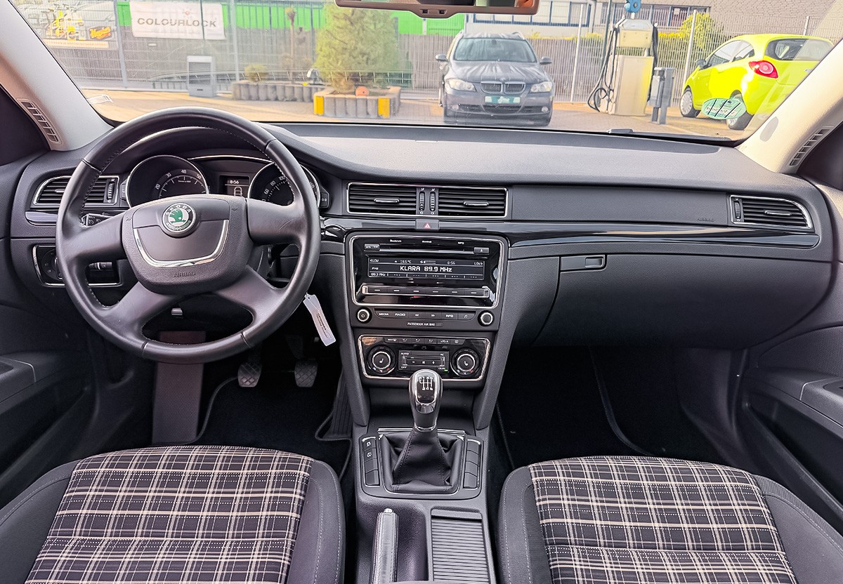Skoda Superb 1.8 TSI Ambition 1.Hand SHZ AHK Xenon