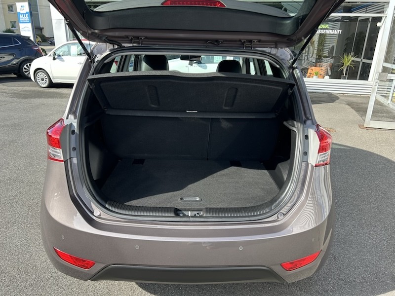Hyundai ix20 1.6 FIFA WORLD CUP EDITION AUTOM*KLIMA*SHZG*NAVI*R-CAM