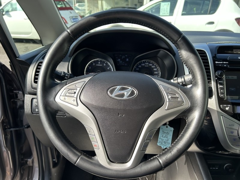 Hyundai ix20 1.6 FIFA WORLD CUP EDITION AUTOM*KLIMA*SHZG*NAVI*R-CAM