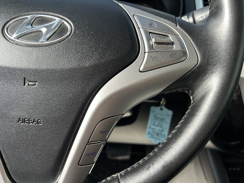 Hyundai ix20 1.6 FIFA WORLD CUP EDITION AUTOM*KLIMA*SHZG*NAVI*R-CAM
