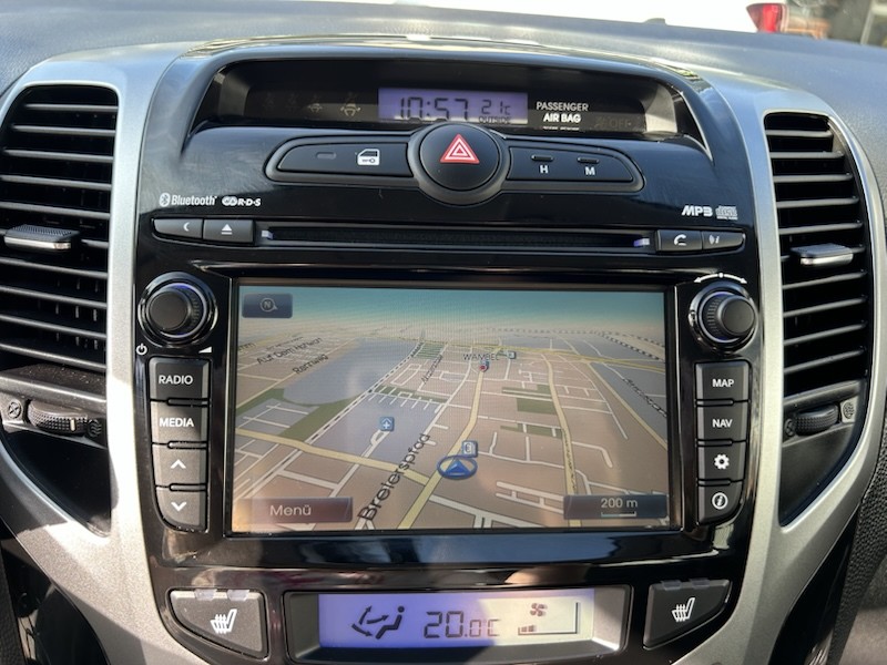 Hyundai ix20 1.6 FIFA WORLD CUP EDITION AUTOM*KLIMA*SHZG*NAVI*R-CAM