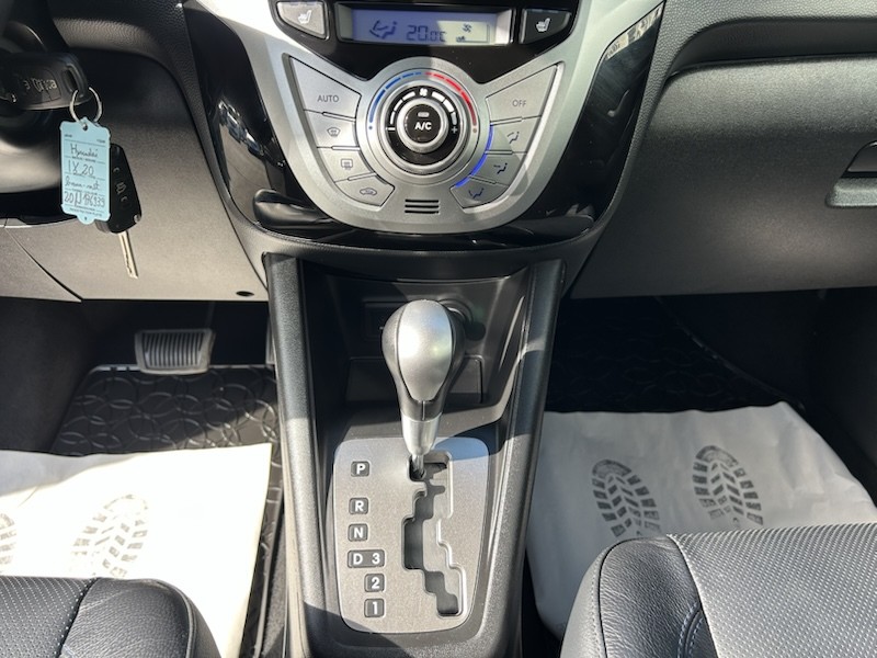 Hyundai ix20 1.6 FIFA WORLD CUP EDITION AUTOM*KLIMA*SHZG*NAVI*R-CAM