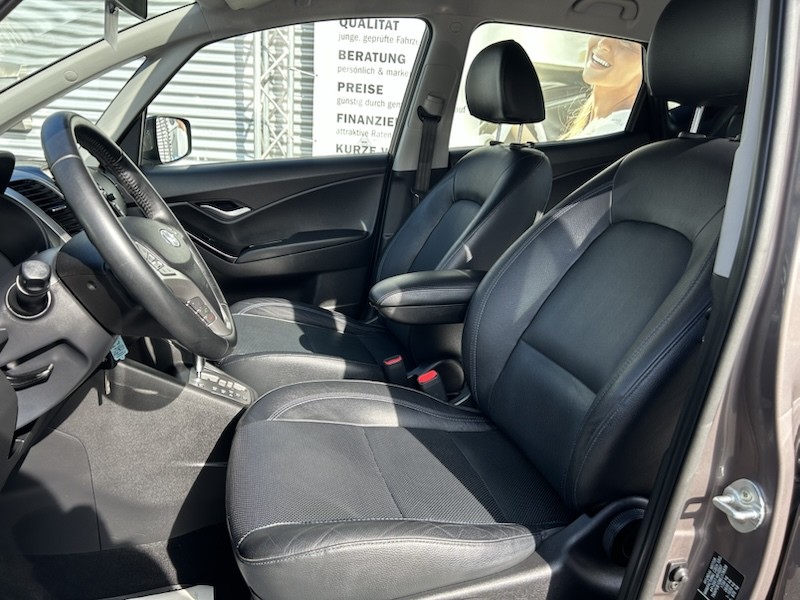 Hyundai ix20 1.6 FIFA WORLD CUP EDITION AUTOM*KLIMA*SHZG*NAVI*R-CAM