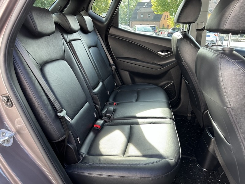 Hyundai ix20 1.6 FIFA WORLD CUP EDITION AUTOM*KLIMA*SHZG*NAVI*R-CAM