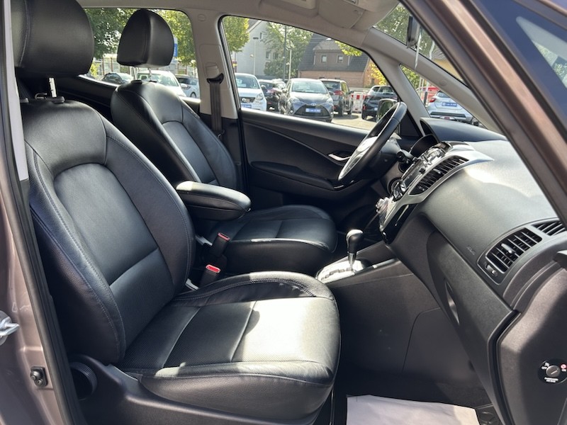Hyundai ix20 1.6 FIFA WORLD CUP EDITION AUTOM*KLIMA*SHZG*NAVI*R-CAM