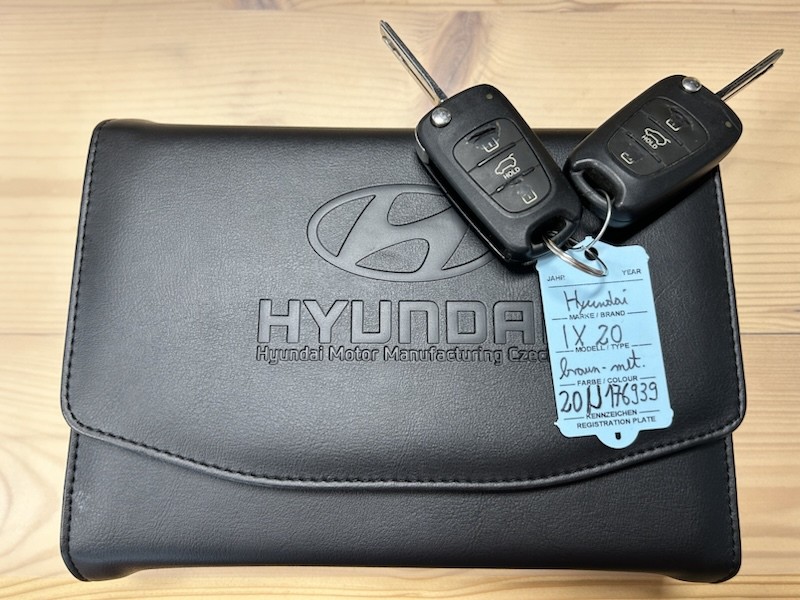 Hyundai ix20 1.6 FIFA WORLD CUP EDITION AUTOM*KLIMA*SHZG*NAVI*R-CAM