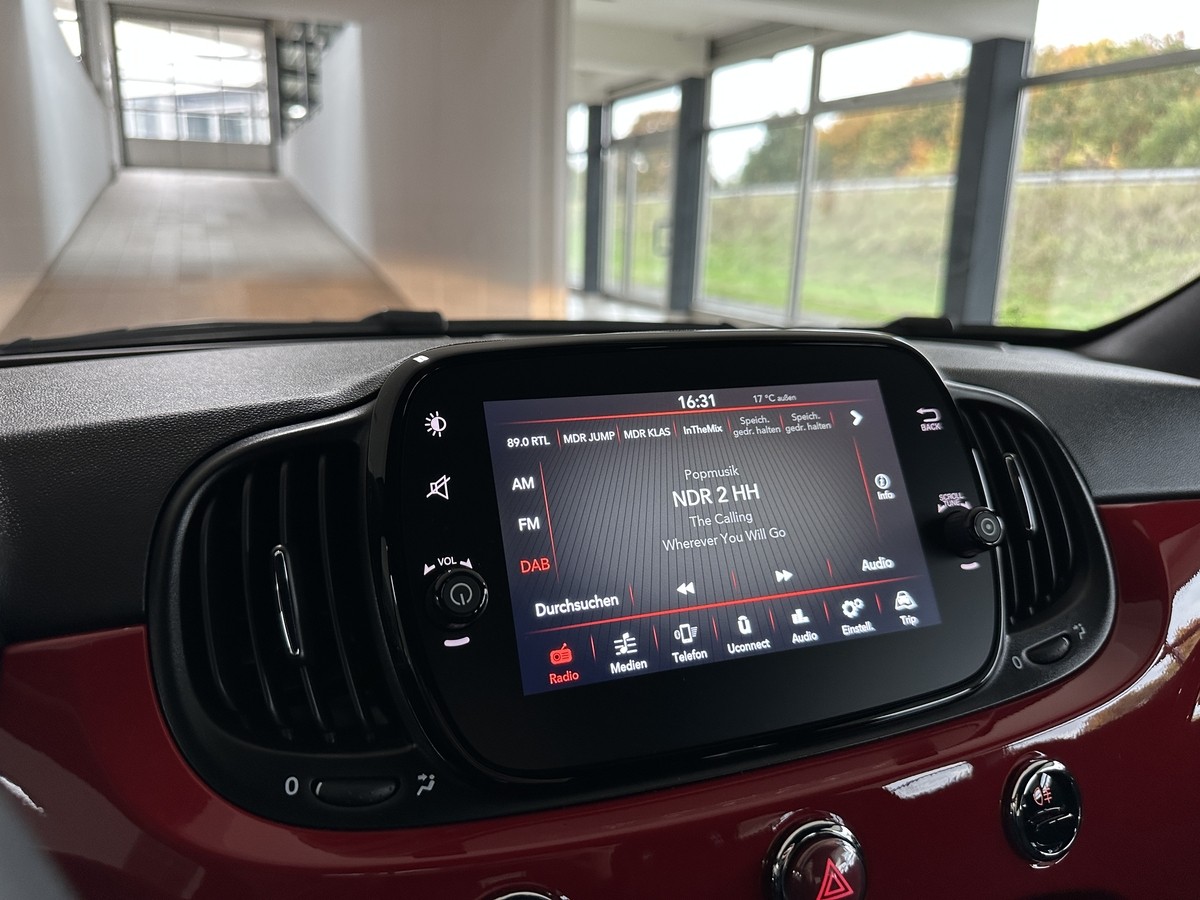 Fiat 500C Cabrio 1.0 Mild Hybrid Club Allwetterreifen Car Play