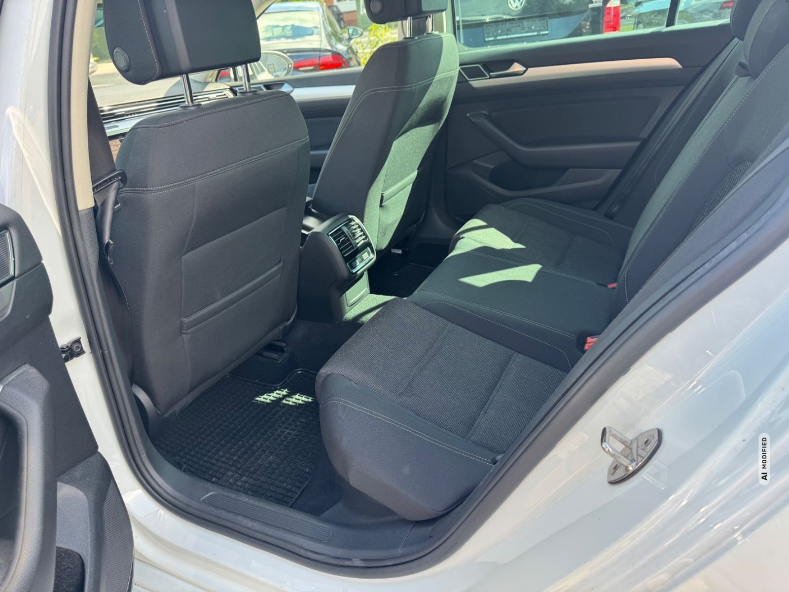 Volkswagen Passat Variant PassatVariant R-Line ACC MFL Navi Kamera AHK TOP