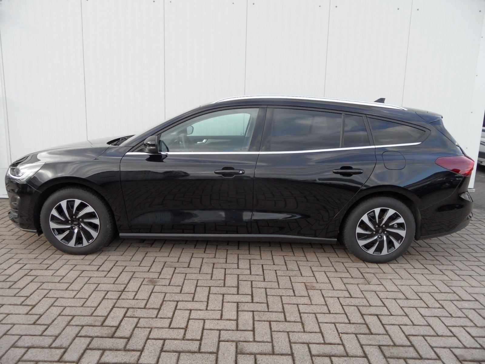 Ford Focus 1,0 Turnier Titanium+Navi+Sitzhzg.