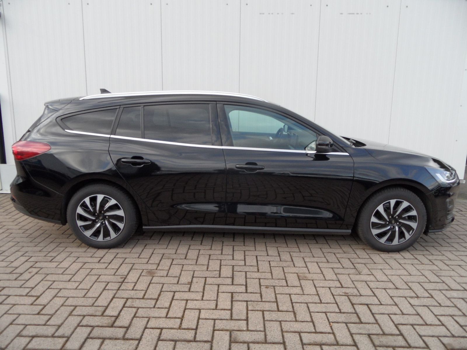 Ford Focus 1,0 Turnier Titanium+Navi+Sitzhzg.