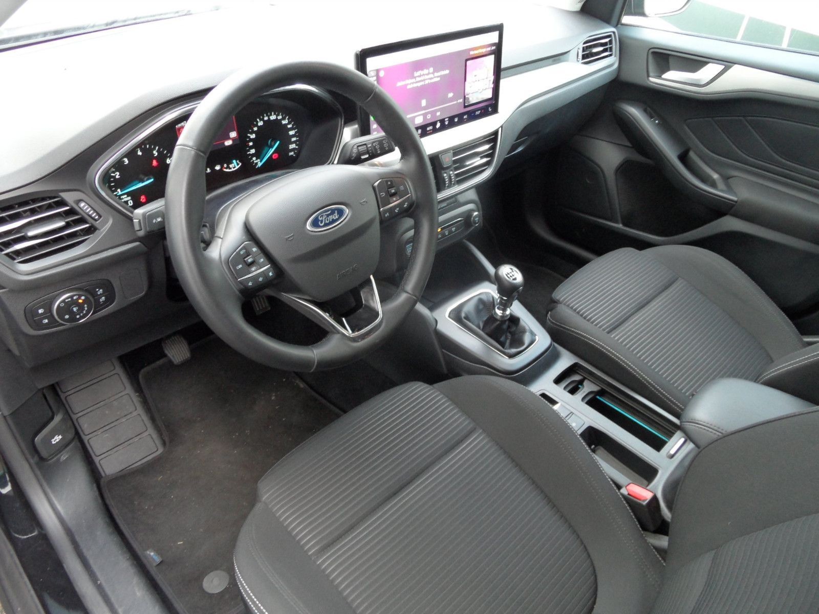 Ford Focus 1,0 Turnier Titanium+Navi+Sitzhzg.
