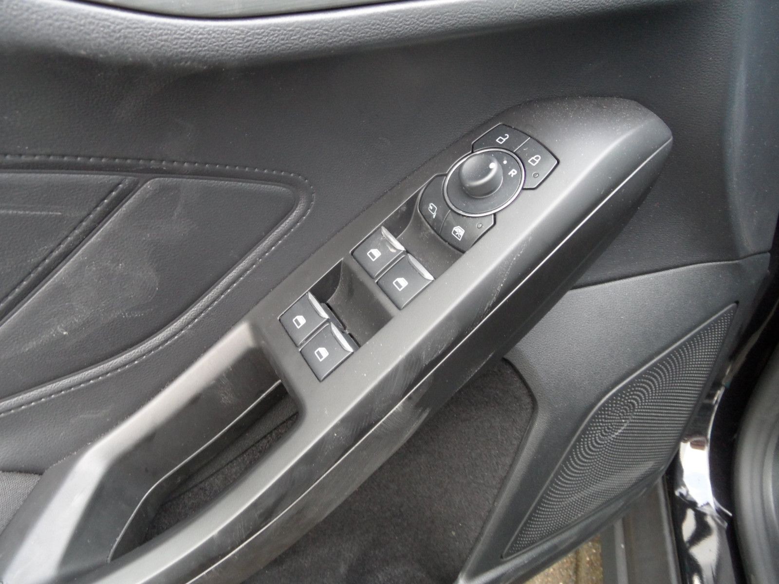 Ford Focus 1,0 Turnier Titanium+Navi+Sitzhzg.
