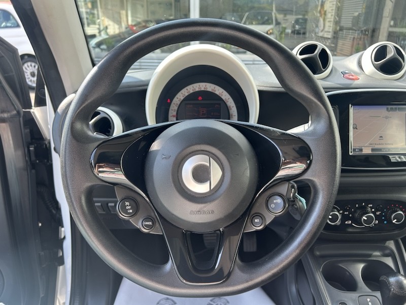 Smart ForTwo COUPE TWINAMIC  KLIMA*PANORAMAD*LEDER*SHZG*NAVI