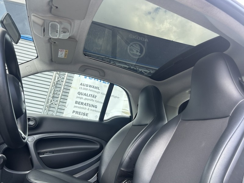 Smart ForTwo COUPE TWINAMIC  KLIMA*PANORAMAD*LEDER*SHZG*NAVI