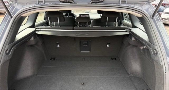 Hyundai i30 1.6 cw Trend +CARPLAY+KLIMA+PDC+RFK+SHZ+UVM+