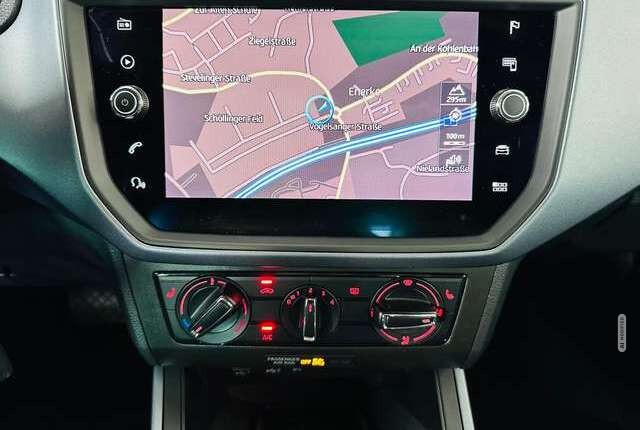 Seat Arona 1.0 TSI Style DSG SHZ LED NAVI KAM PDC v+h