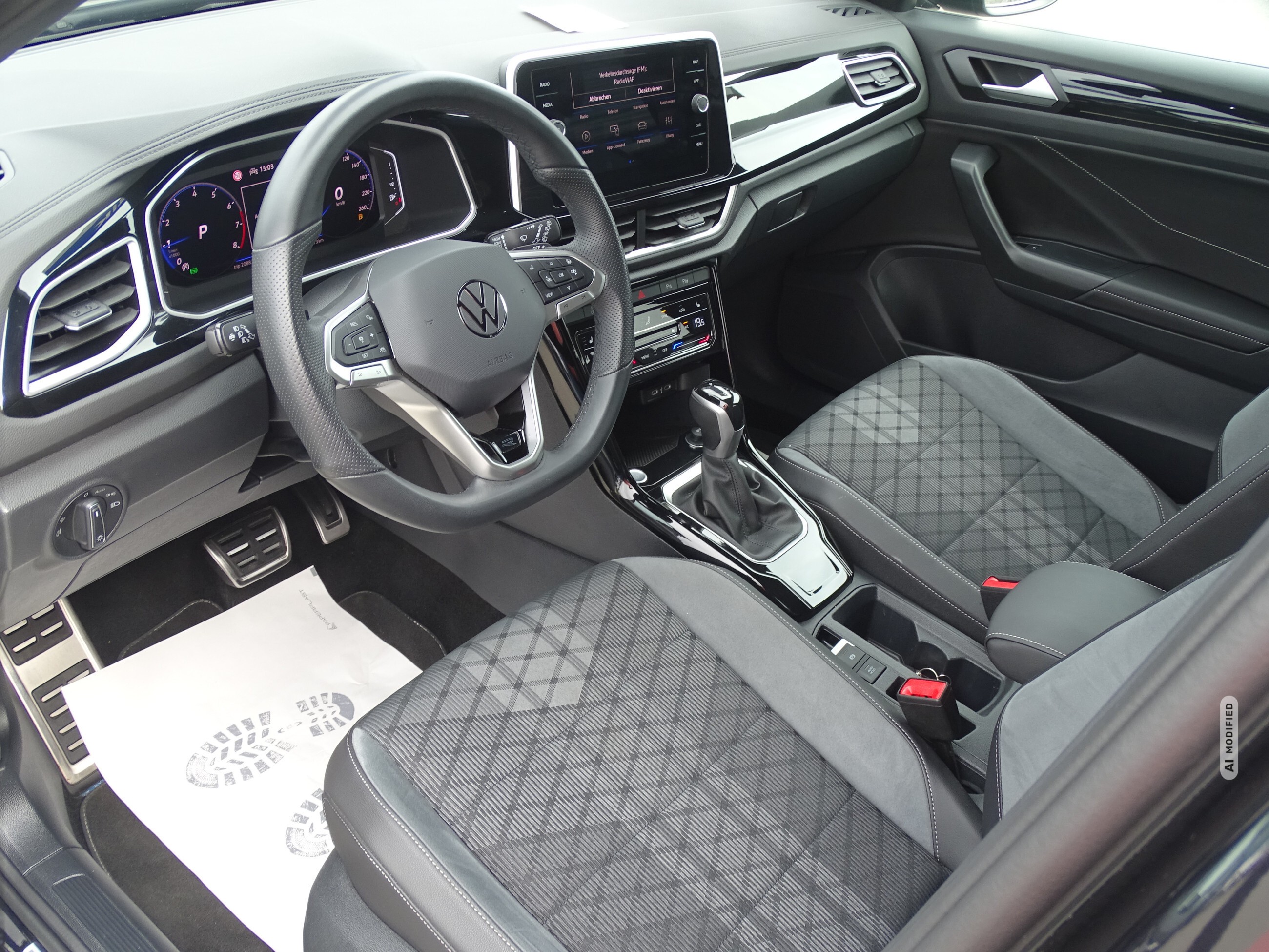 Volkswagen T-Roc 1.5 R-Line*DSG*RFK*CARPLAY*SHZG*SHZG*LED*