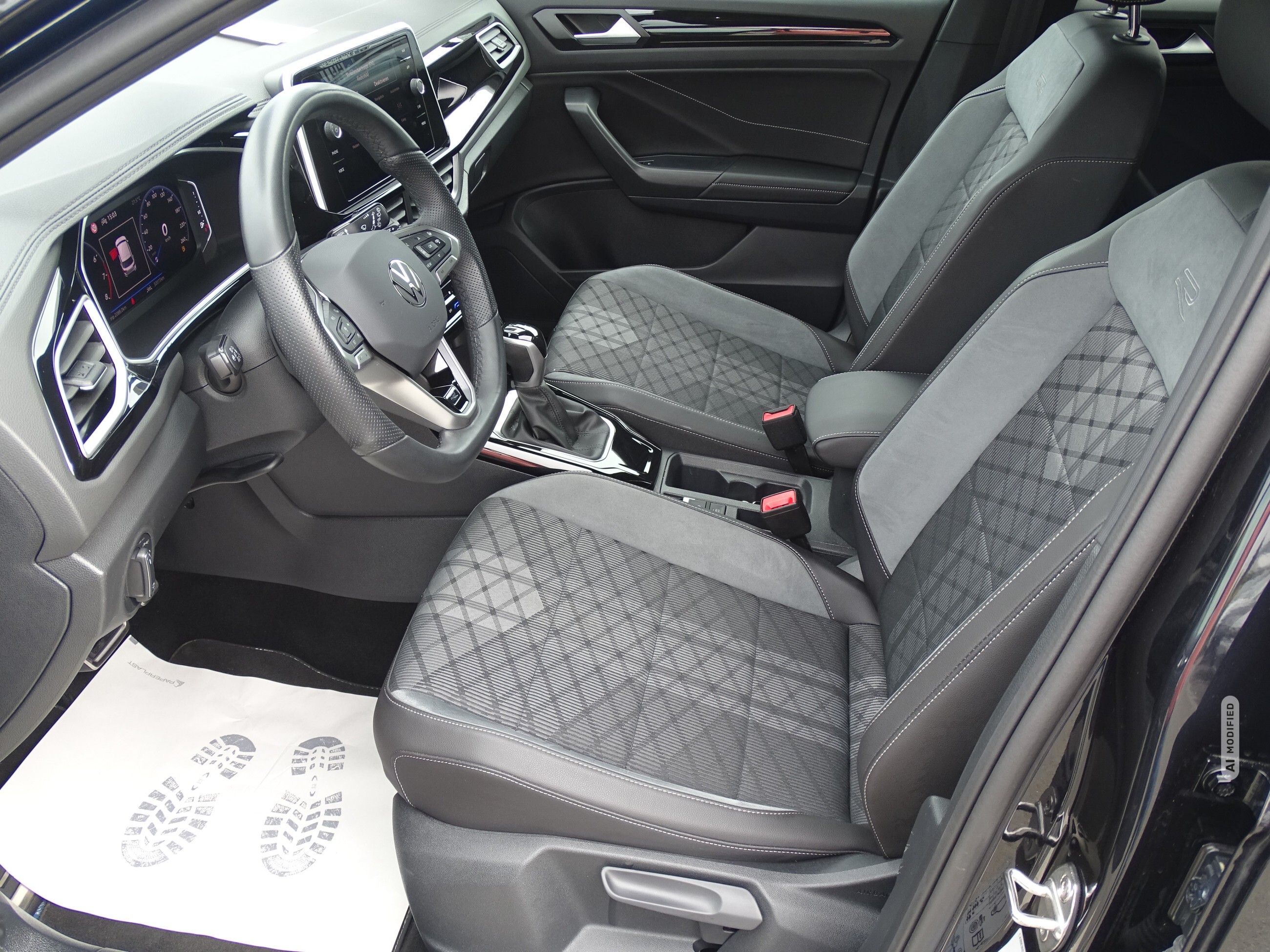 Volkswagen T-Roc 1.5 R-Line*DSG*RFK*CARPLAY*SHZG*SHZG*LED*
