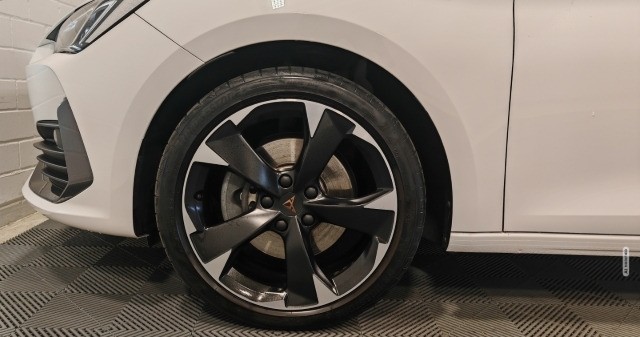 Cupra Leon Sportstourer 2.0 TSI MTRX ACC Pano CarPlay