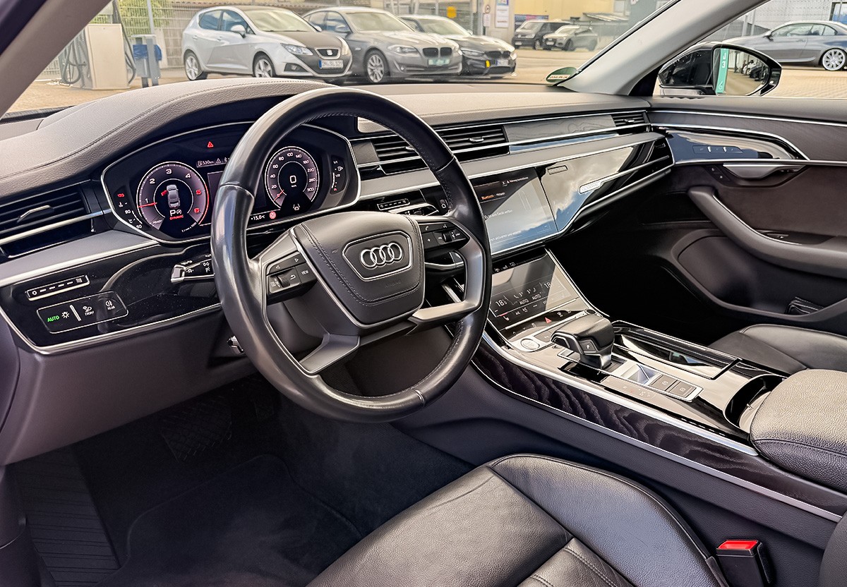Audi A8 50 3.0 TDI quattro Matrix SHZ Navi 