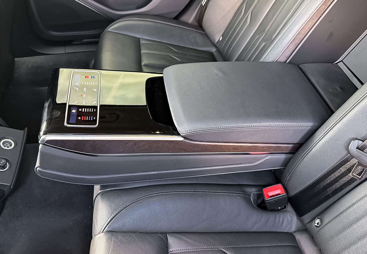 Audi A8 50 3.0 TDI quattro Matrix SHZ Navi 