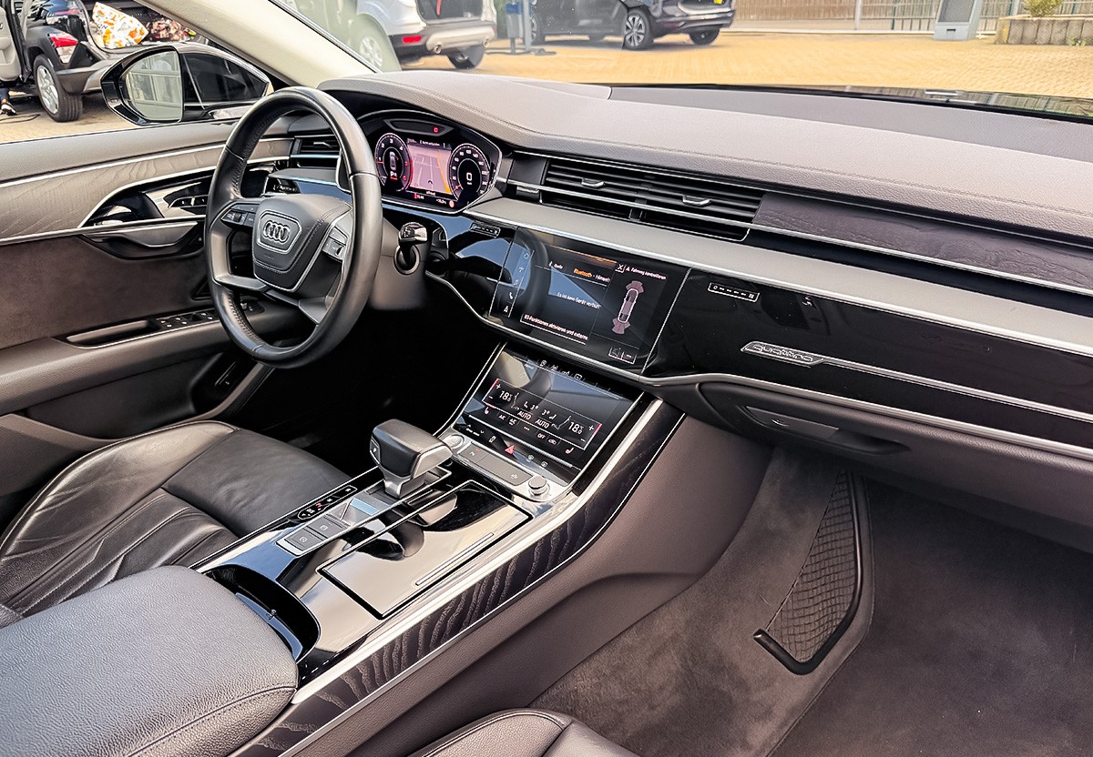Audi A8 50 3.0 TDI quattro Matrix SHZ Navi 