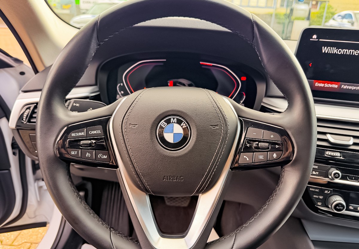 BMW 520  d Mild Hybrid AHK SHZ Navi RFK 