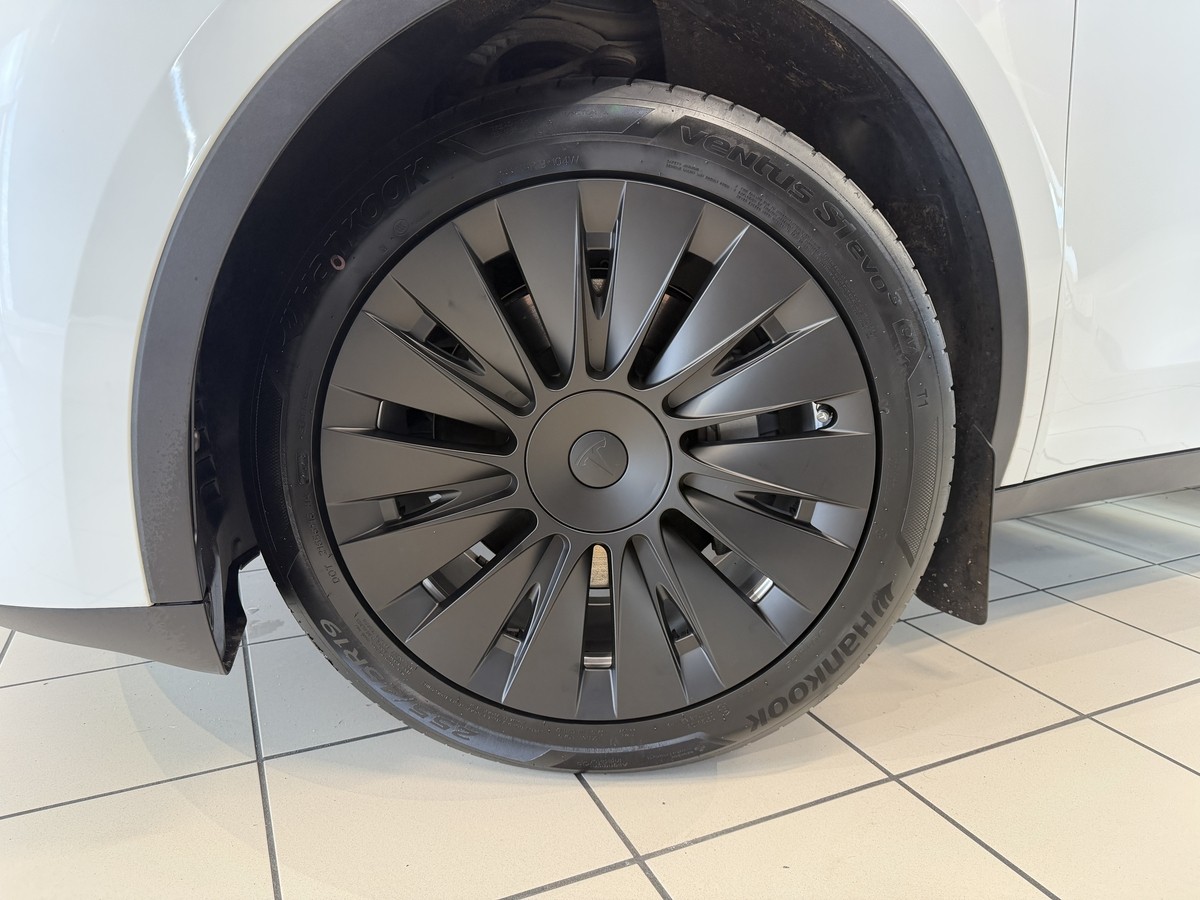 Tesla Model Y RWD Basis RWD