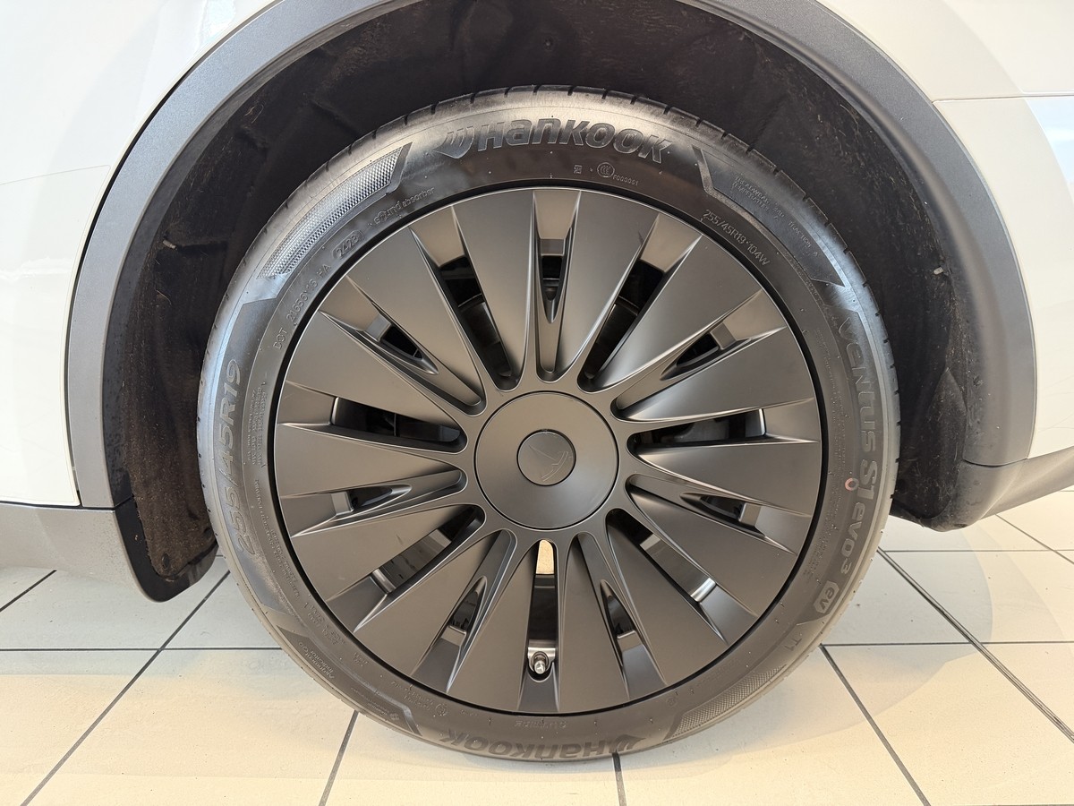 Tesla Model Y RWD Basis RWD