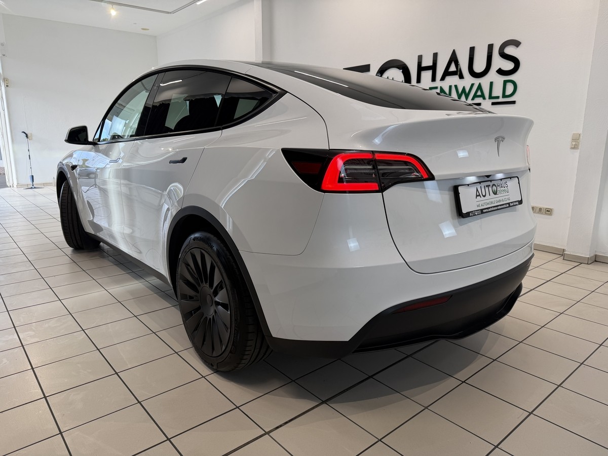 Tesla Model Y RWD Basis RWD