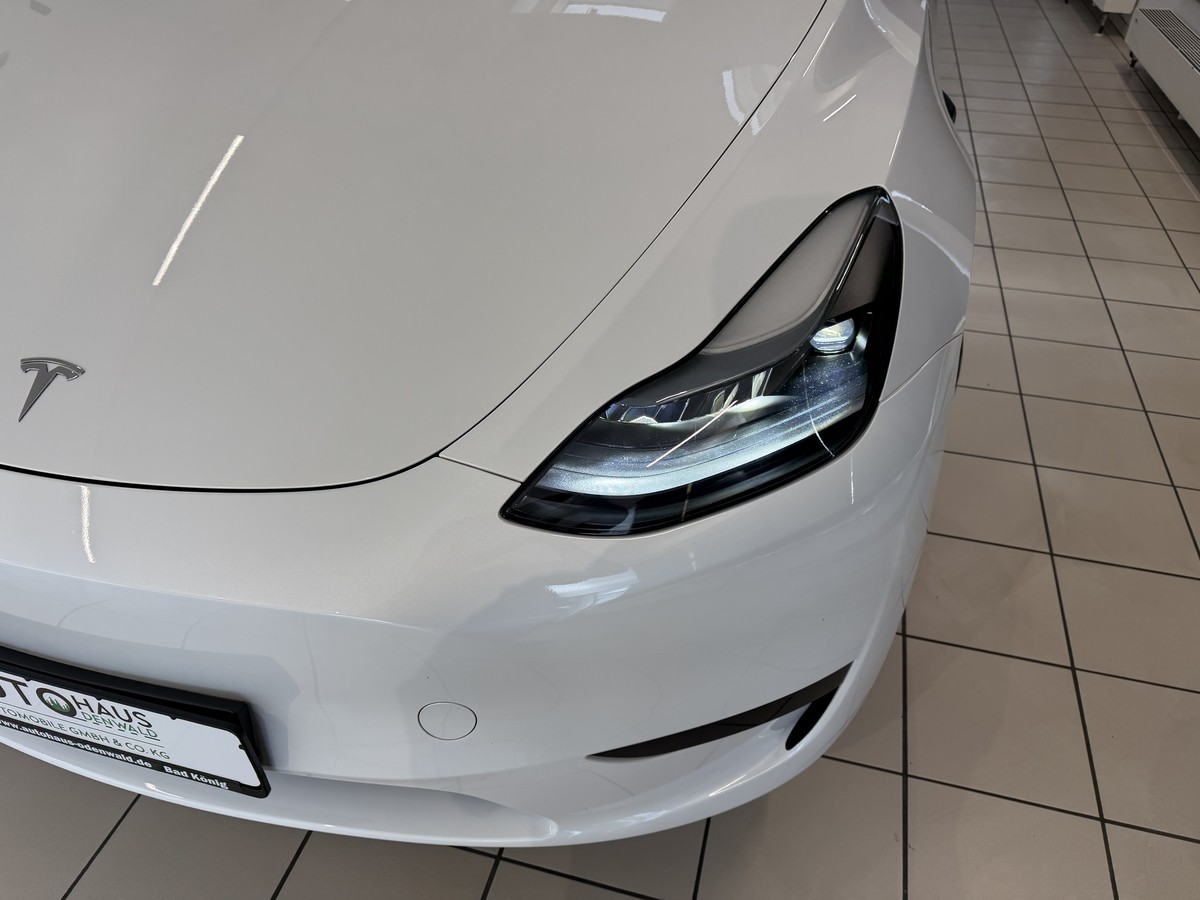 Tesla Model Y RWD Basis RWD
