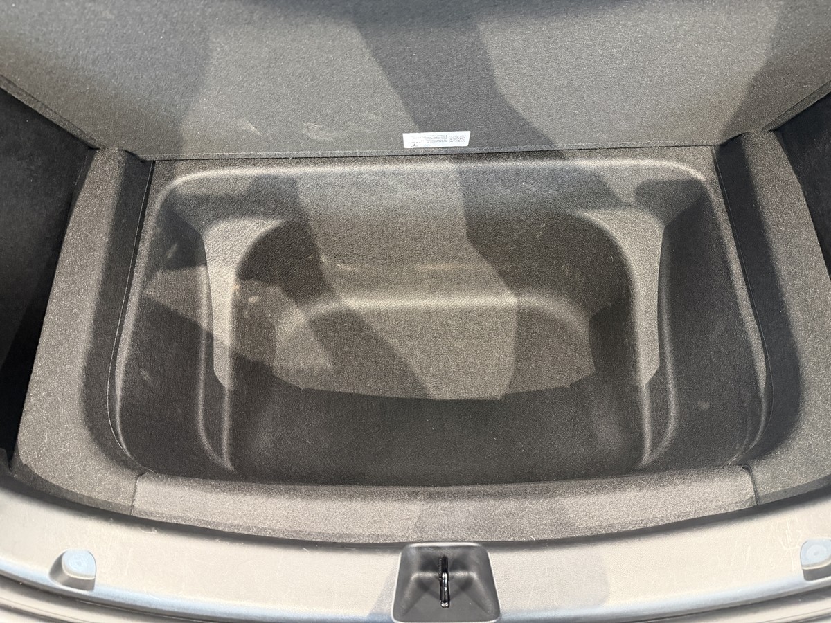 Tesla Model Y RWD Basis RWD
