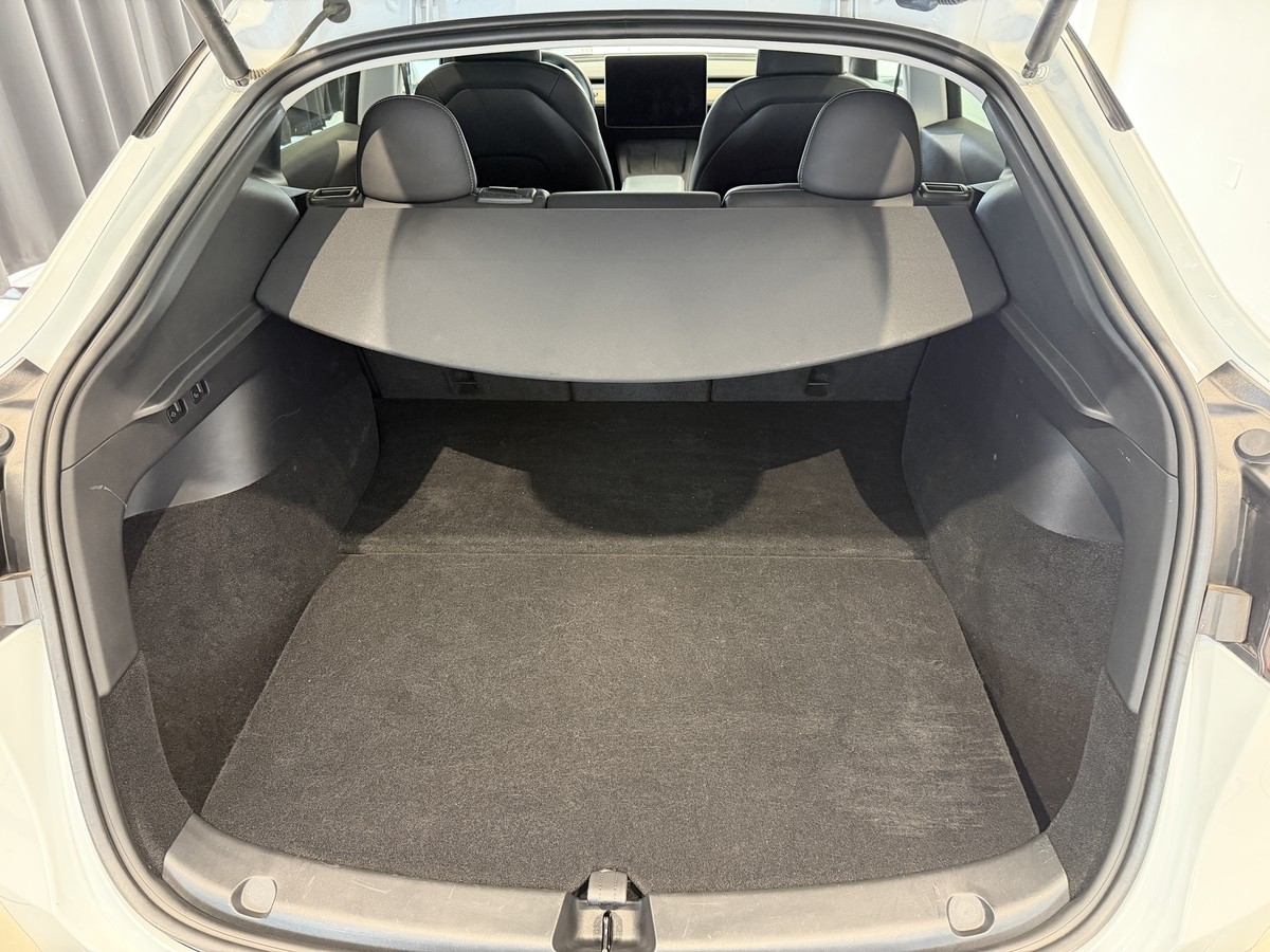 Tesla Model Y RWD Basis RWD