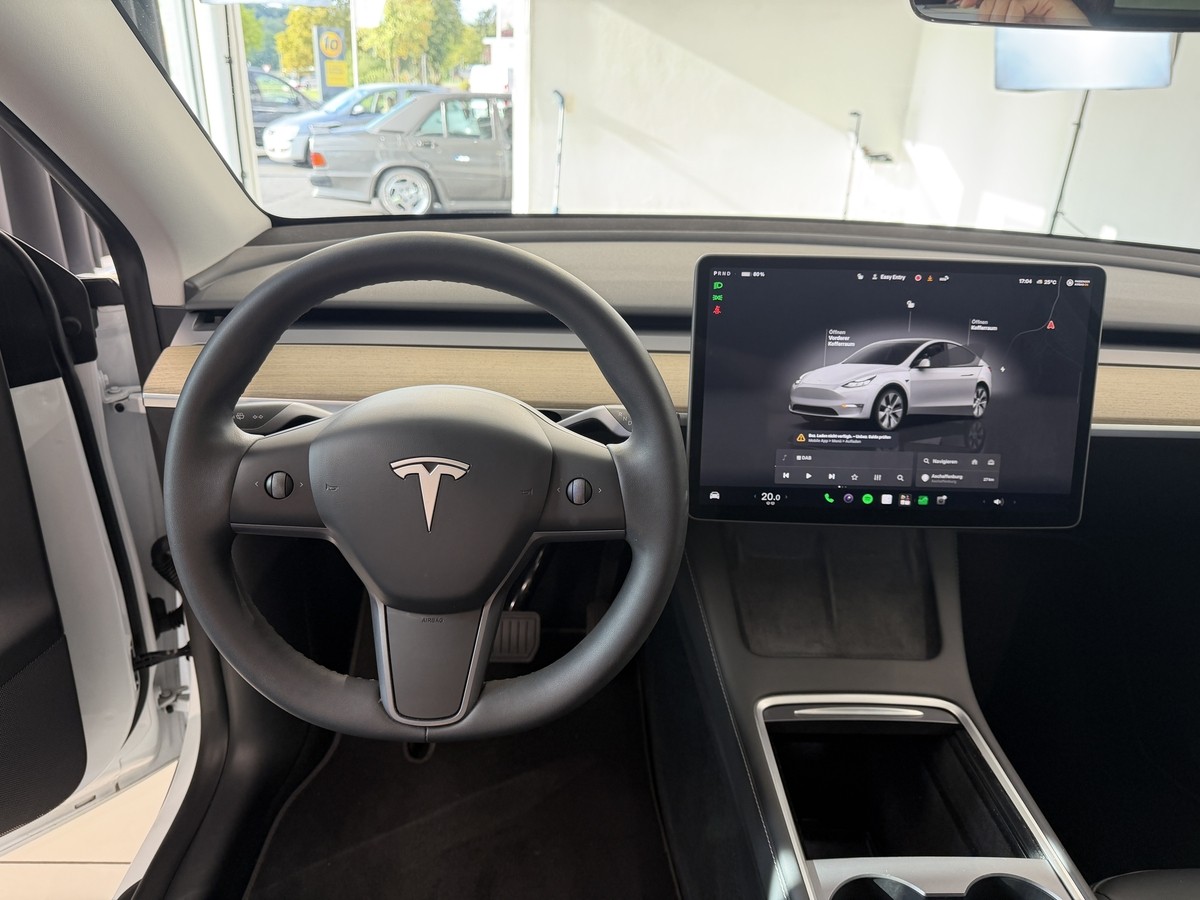 Tesla Model Y RWD Basis RWD