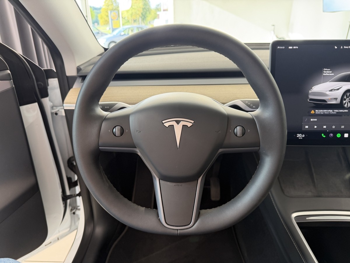 Tesla Model Y RWD Basis RWD