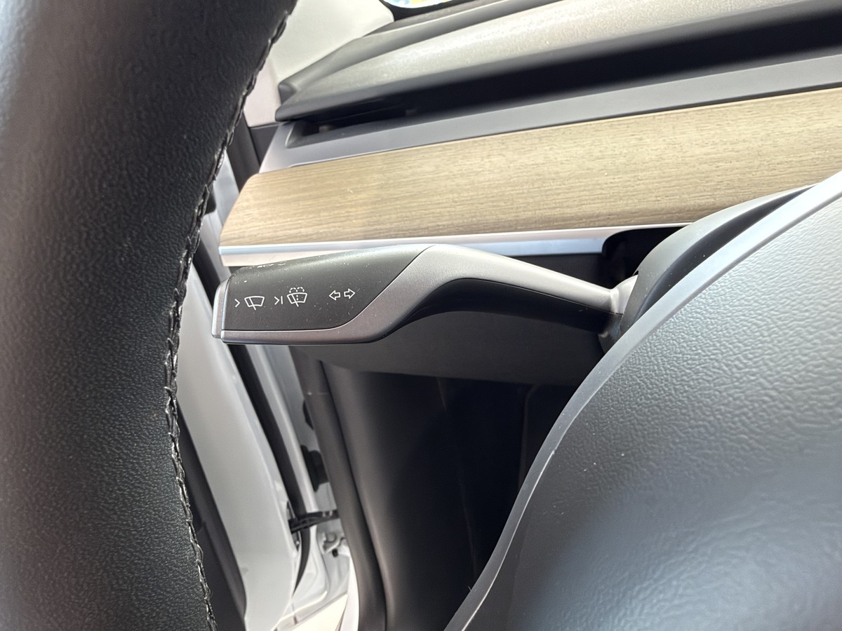 Tesla Model Y RWD Basis RWD
