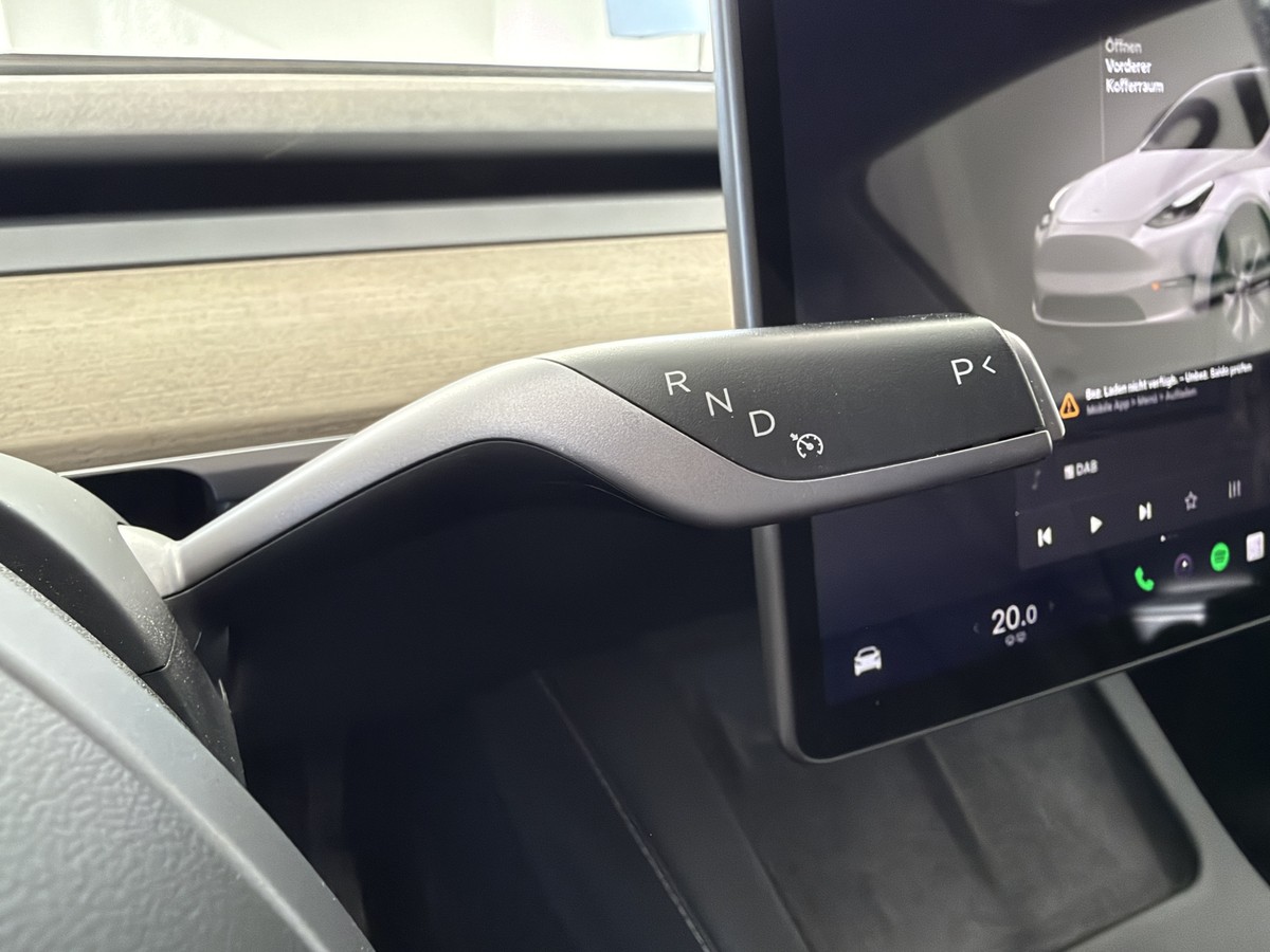 Tesla Model Y RWD Basis RWD