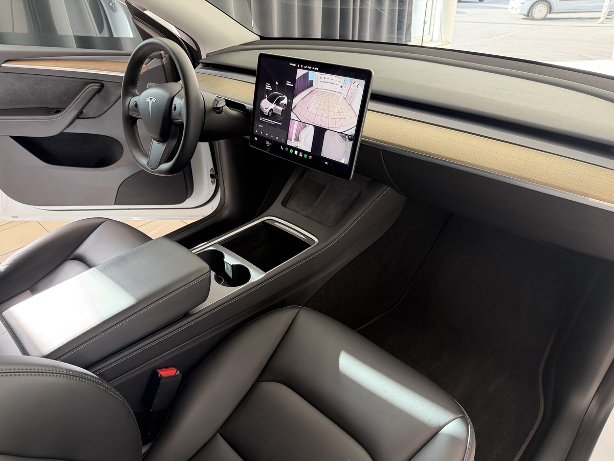 Tesla Model Y RWD Basis RWD