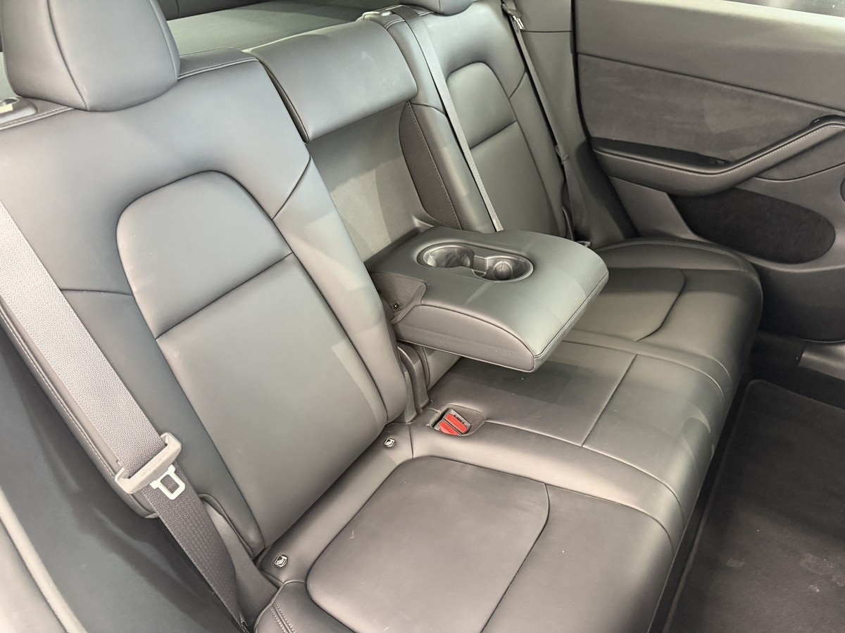 Tesla Model Y RWD Basis RWD