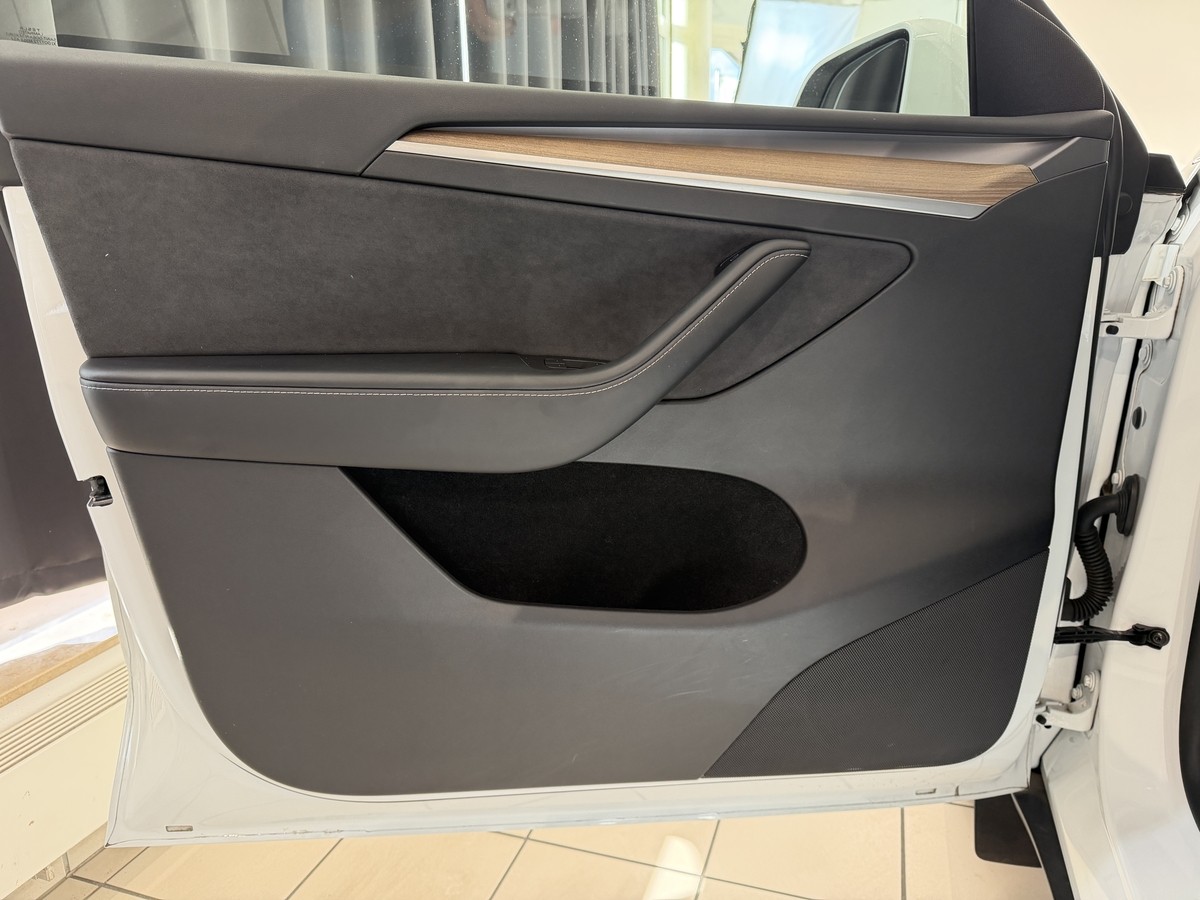 Tesla Model Y RWD Basis RWD