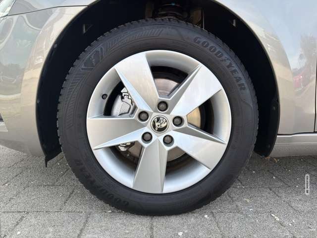 Skoda Octavia Combi 1.0 TSI Ambition DSG / LED / AHK / NAVI / KA